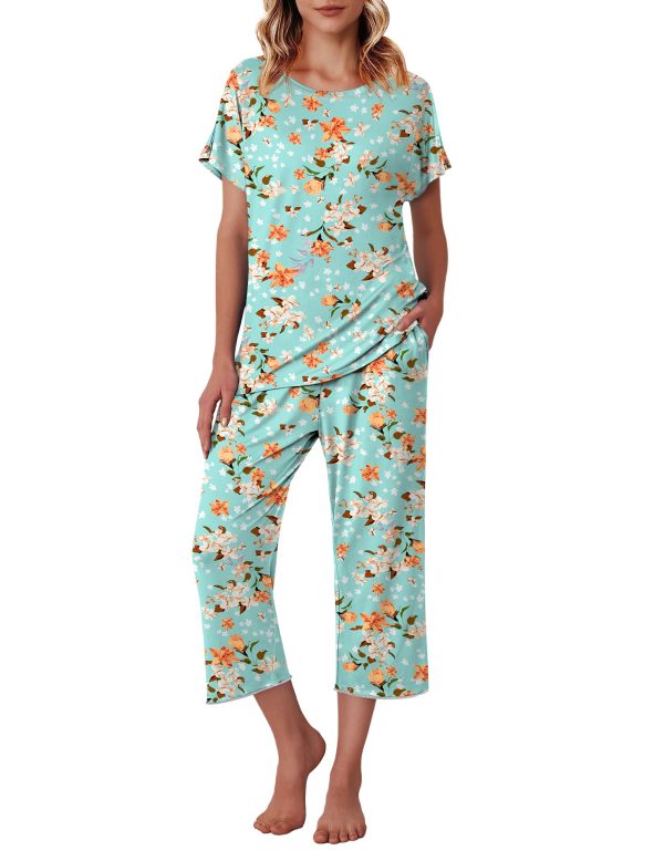 Women's Capri Pajama Sets Floral Print Short Sleeve Sleepwear Top and Capri Pants 2 Piece Loungewear with Pockets